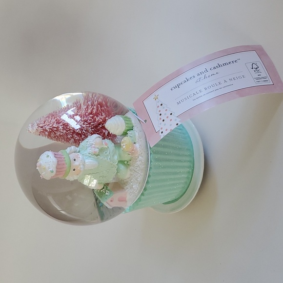 Christmas Cupcake Snow Globe Pastel Colors Musical Candy Land Theme Hoilday - Picture 9 of 14